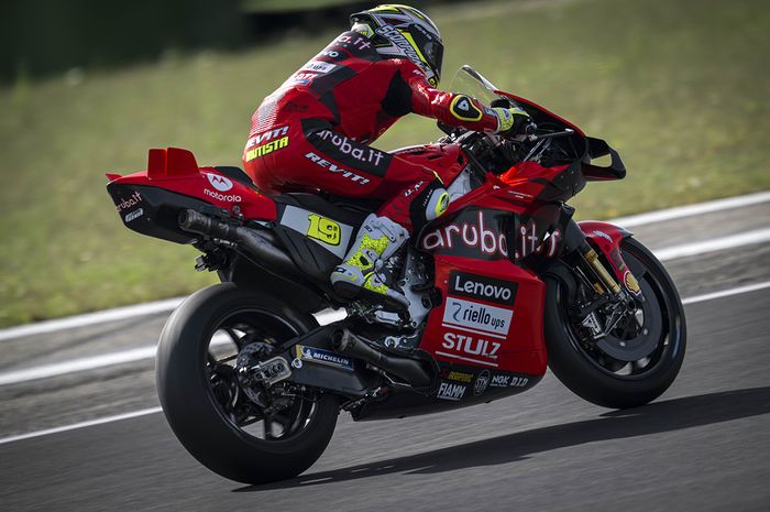 Alvaro Bautista nyobain Ducati Desmosedici GP23