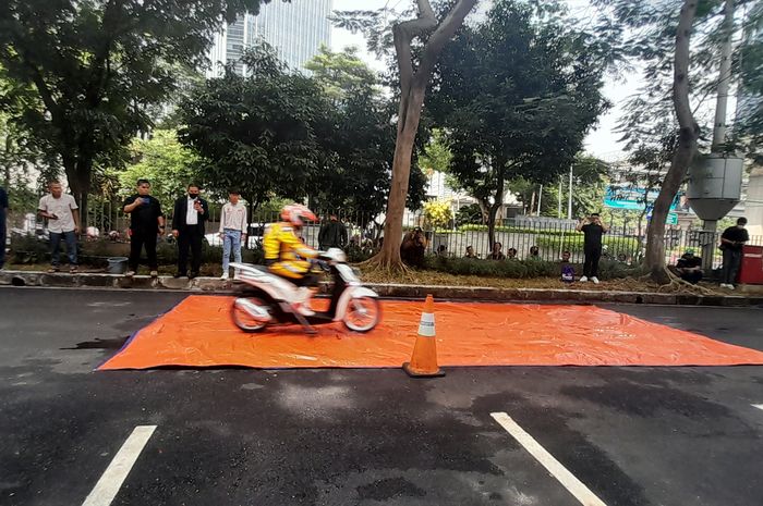 Rider lakukan  pengujian Anti-lock Braking System (ABS) 