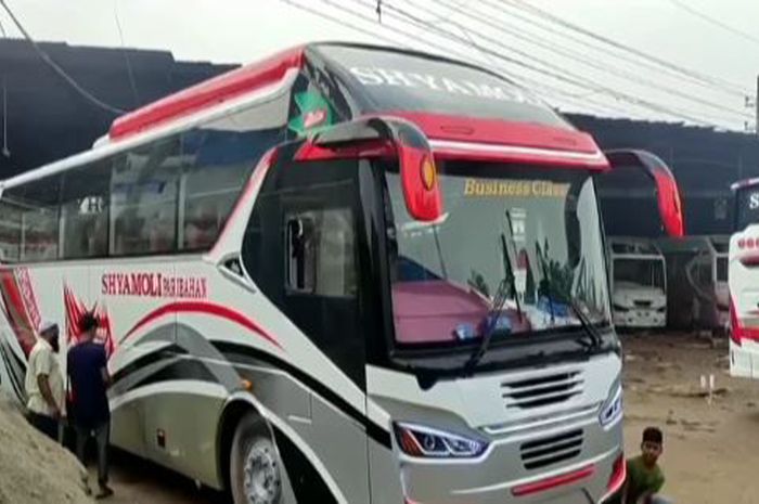 Penampakan bus dari Bangladesh yang liverynya mirip bus lintas Sumatera PO MPM.
