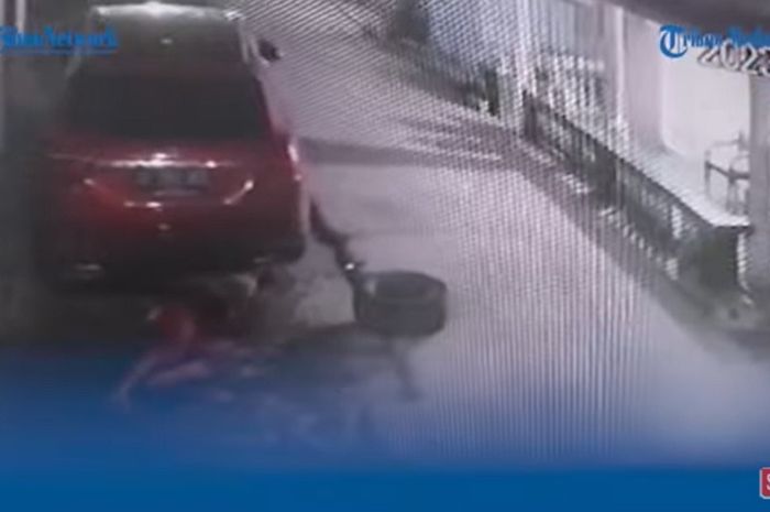 Viral video detik-detik maling ban mobil di Medan, 4 ban sekaligus raib