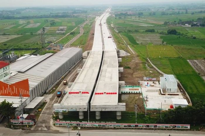 Pembangunan proyek tol Solo-Yogyakarta-YIA Kulon Progo.