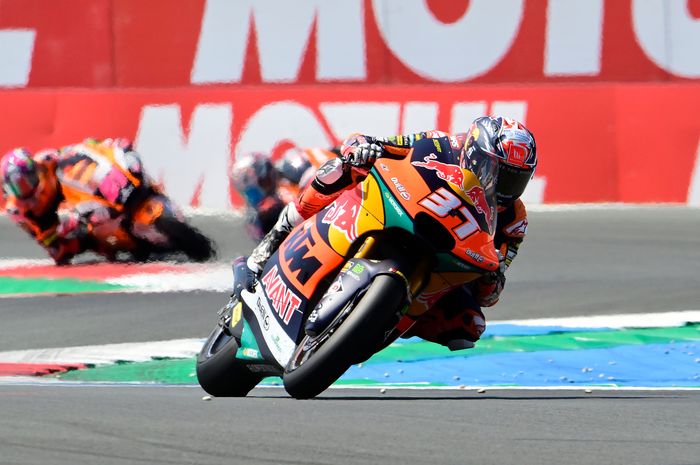 KTM mengamankan Pedro Acosta untuk balapan MotoGP 2024 nanti, bakal pakai motor oranye atau merah nih?