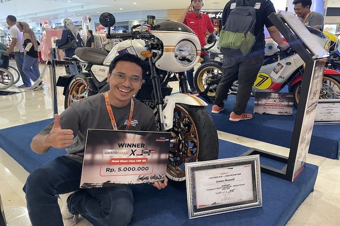 Imron Rusadi berpose bersama Yamaha XR 155 miliknya