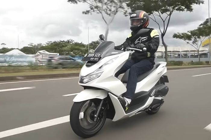 Honda tebar banyak promo di Jakarta Fair 2023, PCX 160 dan Vario 160 kena korting tenor, ADV 160 punya diskon rahasia.