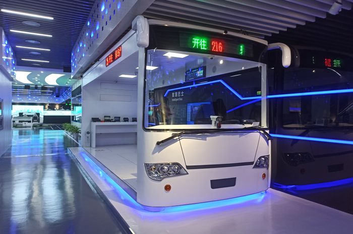 PT Teknologi Karya Digital Nusa Tbk (TKDN) mengunjungi Hisense Network Technology Co., Ltd. dan Zhenqing Bus