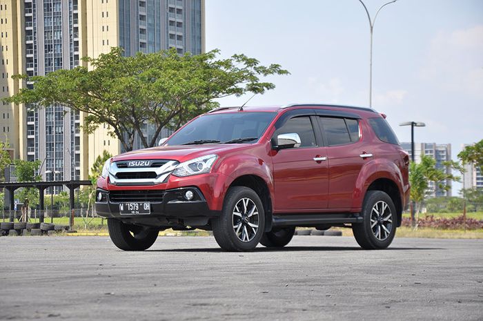 Mobil diesel Isuzu MU-X bekas