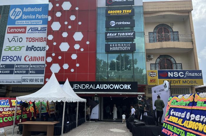 Jendral Audiowork, bengkel yang ditujukan buat penggemar audio mobil di Pekanbaru.