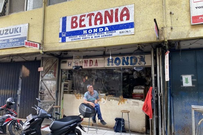 Toko Betania di pasar Cipete, 30 tahun lebih berjualan spare part Honda