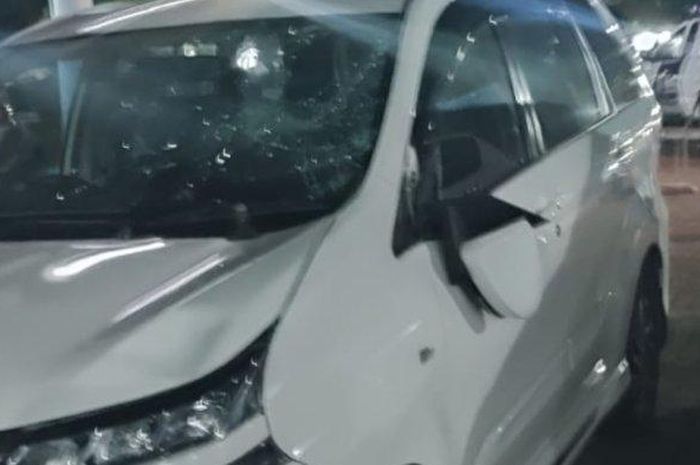 Toyota Avanza putih yang diamankan Polisi jadi barang bukti bunuh diri pejalan kaki di kota Bengkulu