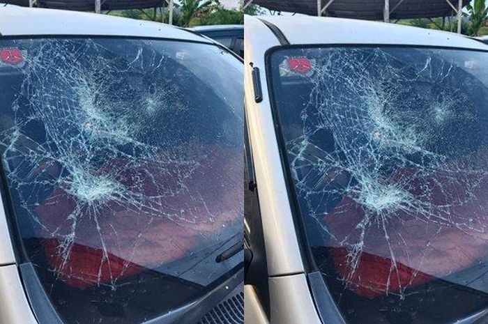 Kaca depan mobil yang dipakai Polisi patroli pecah diserang 20 orang pakai batu dan kayu