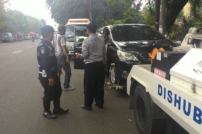 penertiban parkir liar di Kawasan Senopati, Jakarta Selatan.
