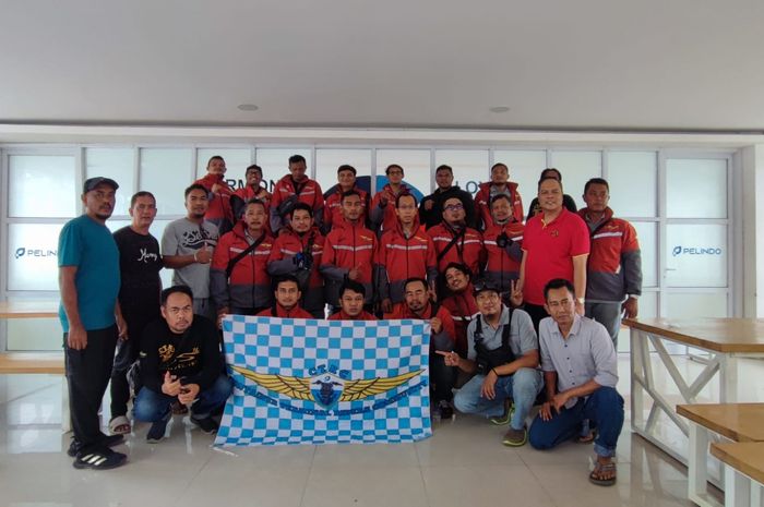 CTRC lakukan pemotongan tumpeng sebagai seremonial ulang tahun PT IPC Terminal Petikemas yang ke-10