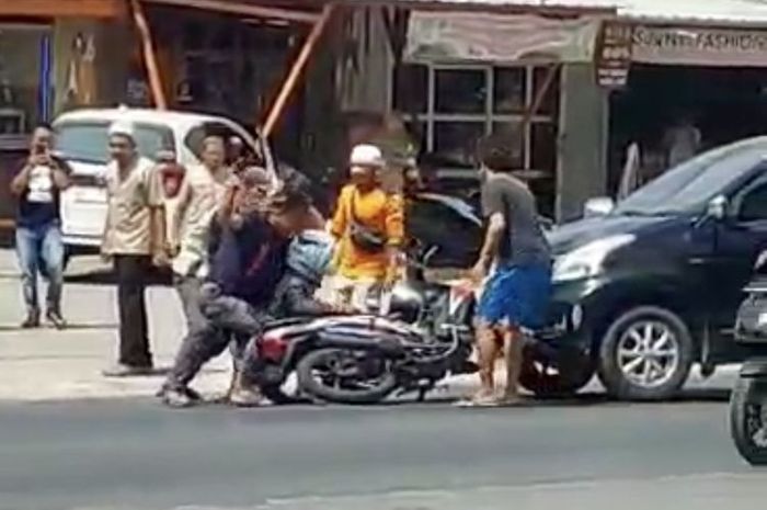 Detik-detik penangkapan dua gembong maling motor di Jl Proklamator, Bandar Jaya, Lampung