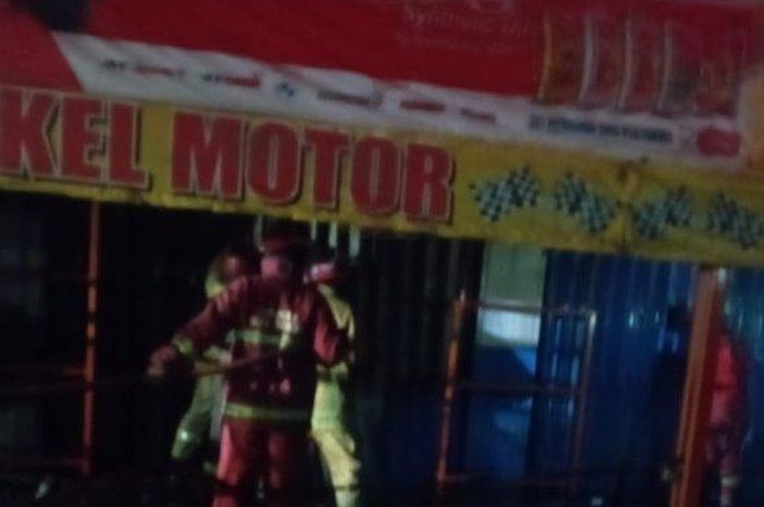 Bengkel motor nakal di Sentul Bogor yang sempat viral karena nakal getok harga dilaporkan terbakar