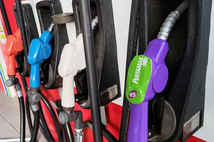 Pertamax atau Pertalite. Ini rekomendasi BBM sesuai kendaraan.