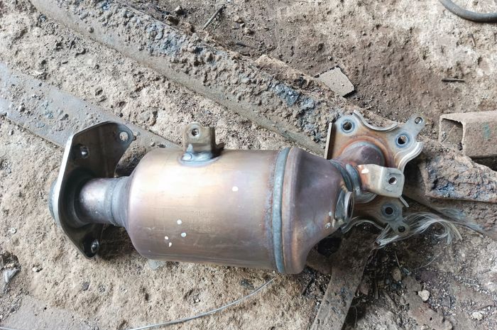 Inilah yang akan terjadi bila catalytic converter di mobil diesel atau bensin di copot (foto ilustrasi)