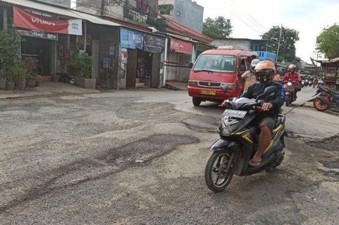 Suasana Jalan Kapuk Kamal Raya terkenal kerap makan korban pengendara motor