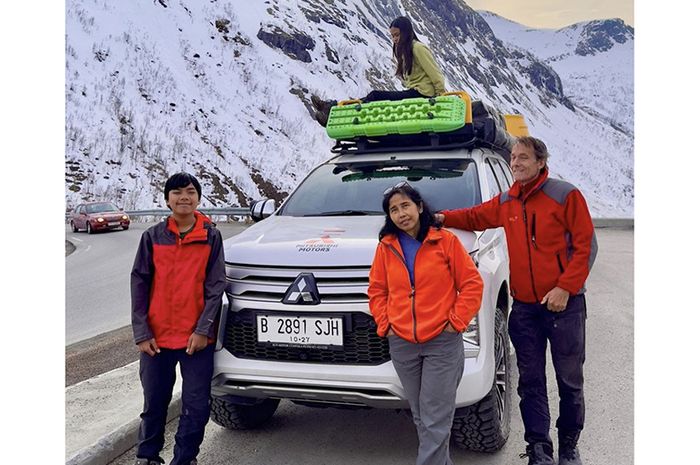 Keluarga Journey of Wonder yang membawa Mitsubishi Pajero Sport keliling dunia.