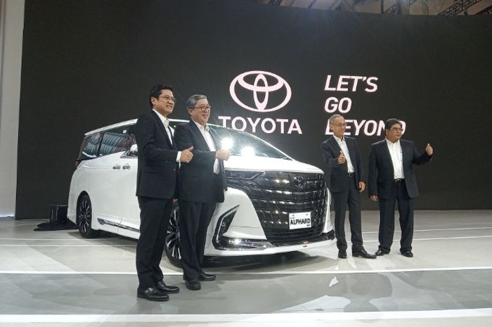 Seremoni peluncuran All New Toyota Alphard HEV di GIIAS 2023