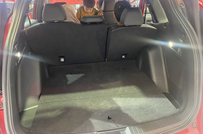 All New Honda CR-V 2.0L e:HEV tidak dilengkapi jok baris ketiga.