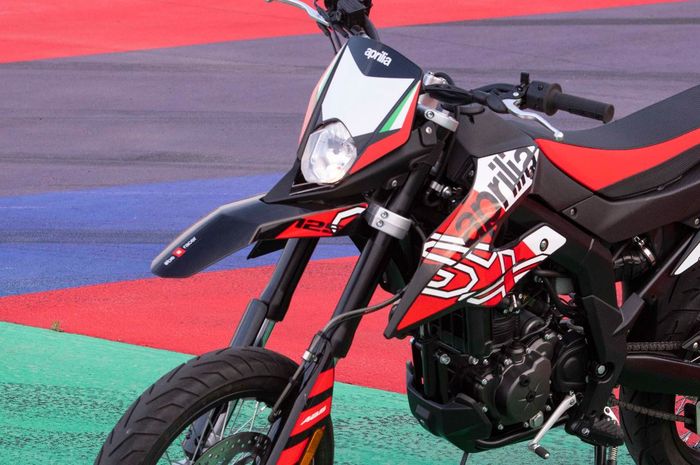 Penampakan Aprilia SX 125, supermoto bermesin 125 cc yang tenaganya ngalahin Honda CRF150L.
