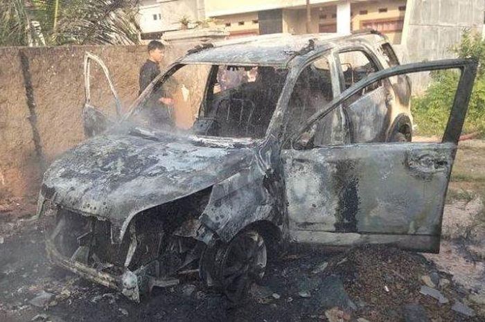 Daihatsu Terios tak putih lagi, kini berubah jadi bangkai