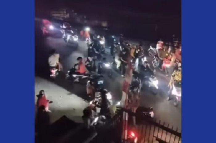 Geng motor bikin geger di Pondok Cabe, dua motor warga dbacok