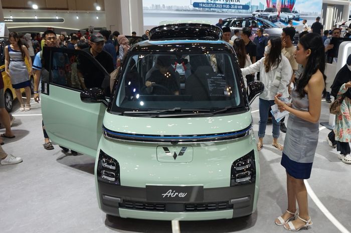 Mobil listrik Wuling Air ev menjadi yang terlaris di pameran GIIAS 2023 dengan mencakup 50% dari total SPK