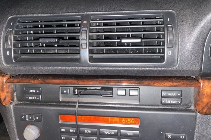 Ilustrasi. AC mobil bau tidak sedap karena evaporator kotor.