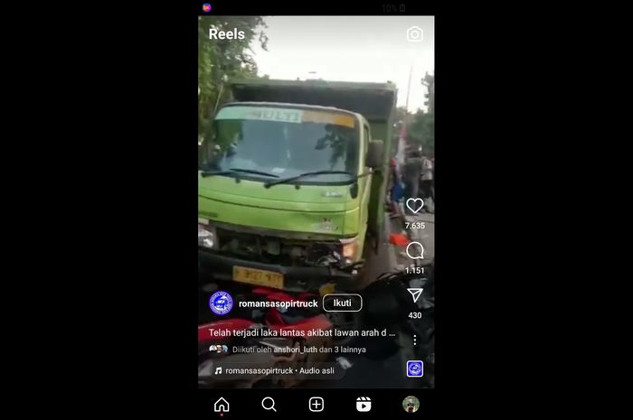 Tangkapan layar kecelakaan di Lenteng Agung akibat pengendara motor lawan arah