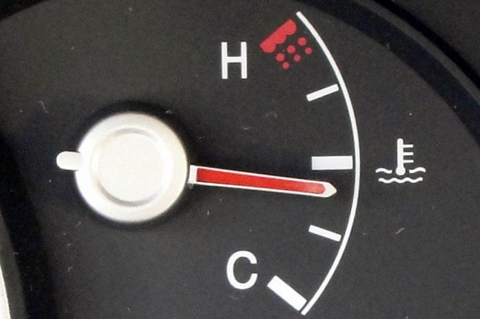 ILUSTRASI. Indikator temperatur mesin mobil