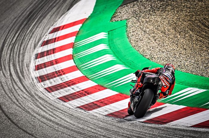 Valentino Rossi komentari masalah start lambat Maverick Vinales 