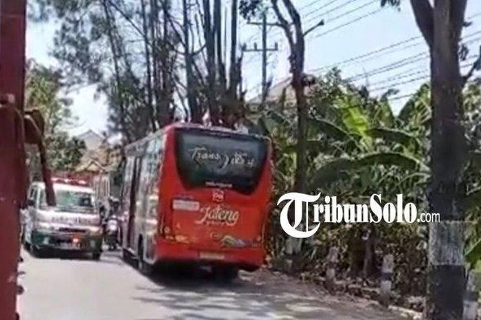 Ambulans diadang Bus Trans Jateng, sopir sempat cekcok