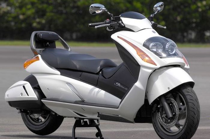 detail tampilan Suzuki Gemma 250, skutik nyeleneh mirip jetski