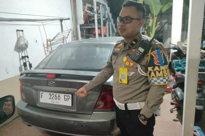 Jajaran Polres Bogor menemukan sopir Hyundai Avega yang viral melaju sempoyongan di jalan tol, ternyata purnawirawan angkatan laut berusia 84 tahun.