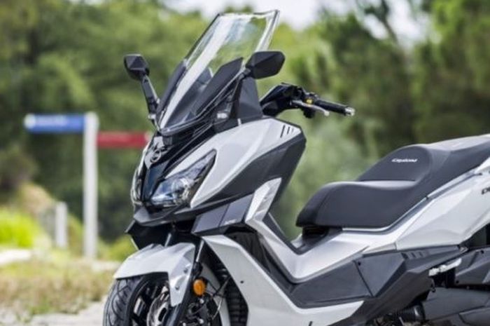 Penampakan skutik 125 cc mirip Yamaha XMAX bernama SYM Cruisym 125, performanya hampir nyaingin NMAX.