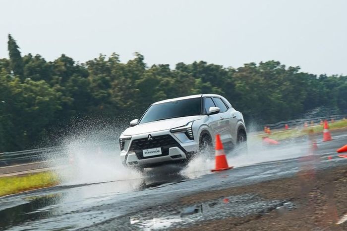 Ketangguhan Mitsubishi XFORCE terbukti di Bridgestone Proving Ground Track, Karawang, Jawa Barat.