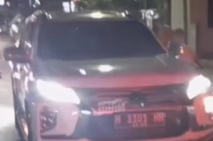 Pengemudi pajero Sport diduga acungkan senpi ke pemotor di Semarang