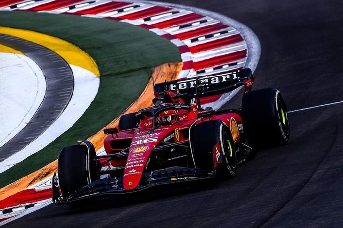 Charles Leclerc memimpin dominasi Ferrari di FP1 F1 Singapura 2023