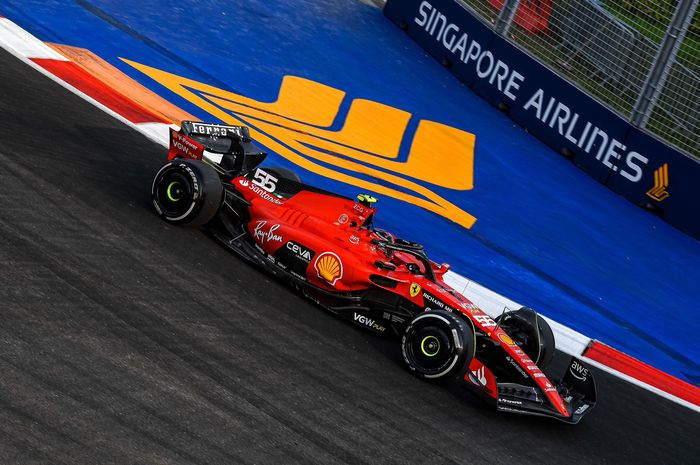 Carlos Sainz raih pole position, Red Bull mengecewakan di kualifikasi F1 Singapura 2023