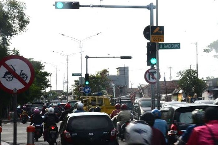 Traffic light di Surabaya bakal diatur ulang agar durasi lampu merah lebih pendek untuk kurangi polusi udara