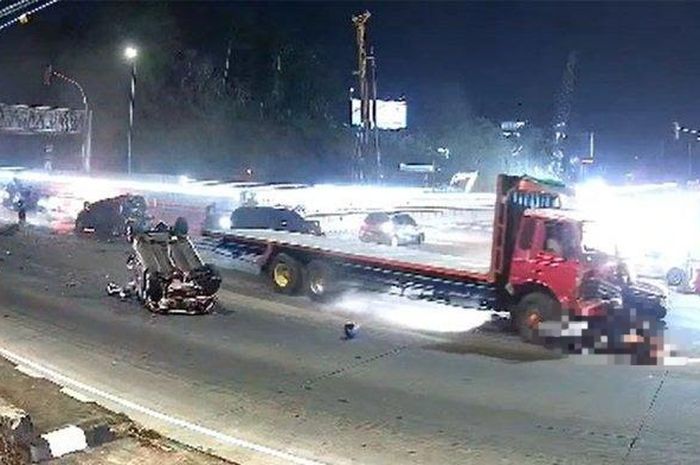 Detik-detik Kecelakaan Maut di Exit Tol Bawen, Truk Alami Rem Blong hingga Seruduk Sejumlah Kendaraan, 4 Orang Tewas 