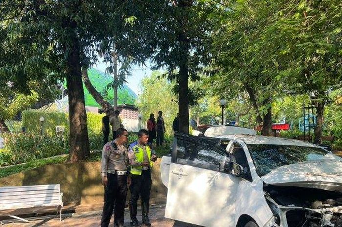 Kijang Innova hantam pejalan kaki hingga tewas di Semarang