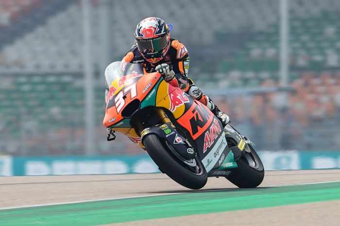 Pedro Acosta mendominasi jalannya Moto2 India 2023 yang dilangsungkan pada Minggu, (24/9) sore tadi.