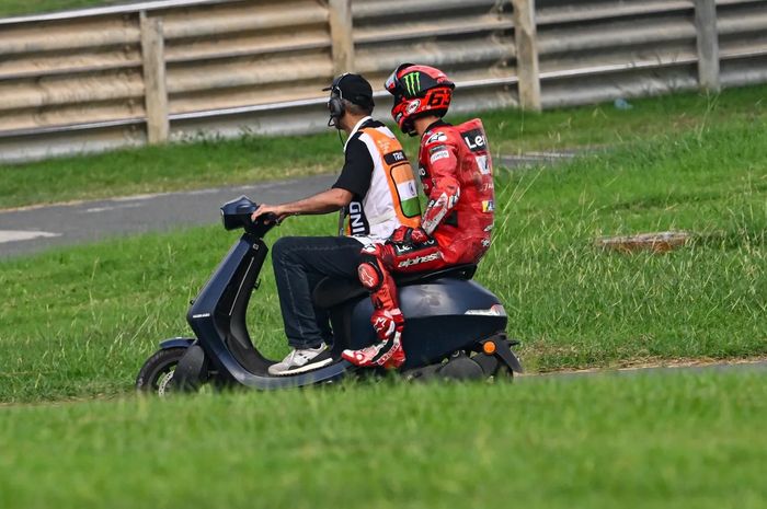 Pecco Bagnaia crash saat balapan MotoGP India 2023, ngaku ada yang aneh dari motornya