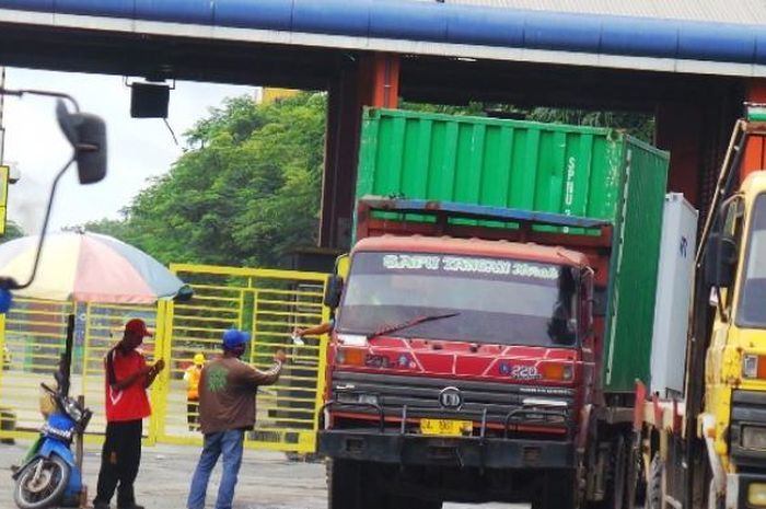 Pungli terhadap sopir truk kontainer