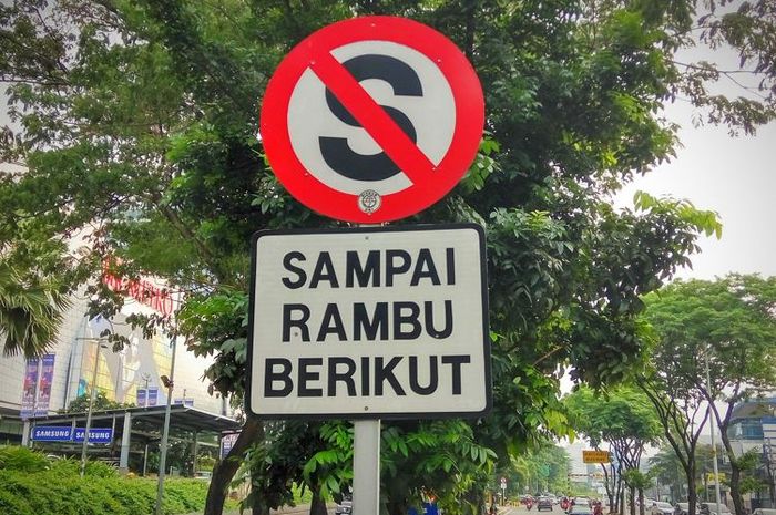 perbedaan rambu dilarang berhenti dan dilarang parkir.