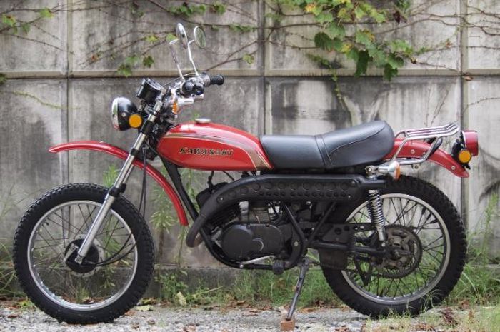 Penampakan Kawasaki 125-TR, pendahulu Kawasaki W175TR.