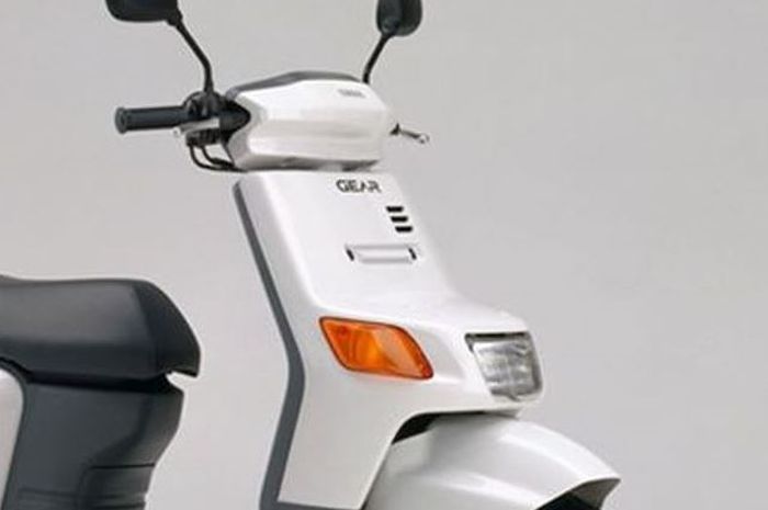 penampakan Yamaha Gear pada era 1990-an di Jepang, fascianya mirip robot retro.