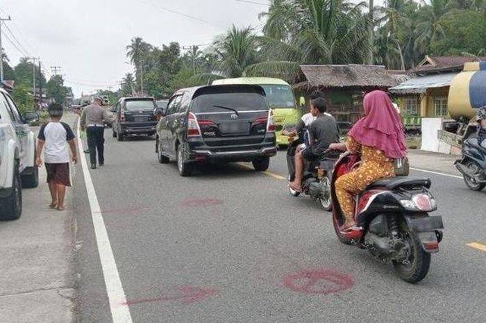 TKP kejadian anggota DPRD Padang Pariaman yang mengemudikan Toyota Avanza tabrak lari bocah 9 tahun hingga meninggal dunia pada Selasa (3/10/2023).